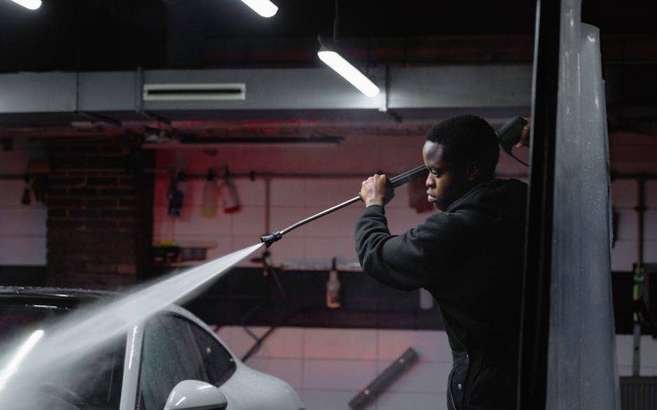 High-pressure touchless rinse removing dirt from a coated vehicle in New Orleans